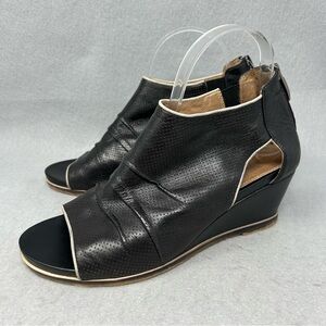 Regarde le Ciel Black Leather Open Toe Rouched Wedge Comfort Shoe Size 39